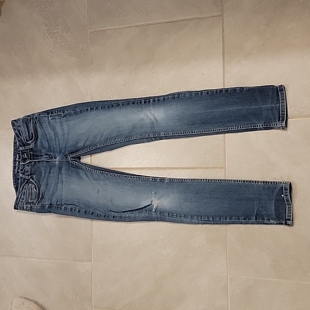 Women's Calvin Klein Ultimate Skinny Jeans. Size 2. Medium Blue Wash.